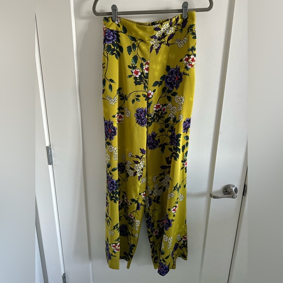 NY&CO EVA MENDES COLLECTION WIDE LEG FLORAL PANT SIZE SMALL, POLYESTER BLEND - Picture 2 of 3